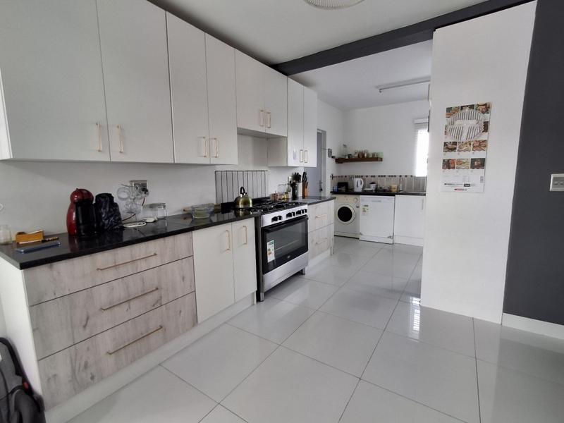 4 Bedroom Property for Sale in Lampiesbaai Western Cape